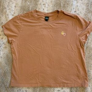 Wild Fable cropped t shirt women size medium sunny orange‎ with peace sign heart
